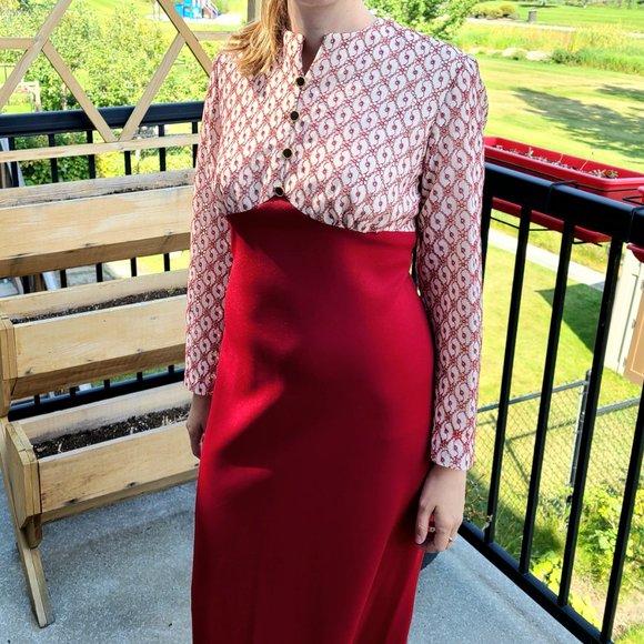 Vintage red and cream maxi dress from 1970s. - Picture 1 of 14